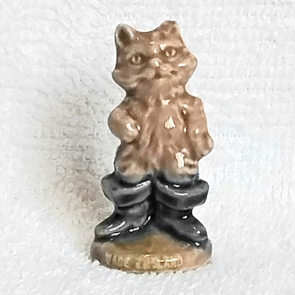 4/$20 Series 2 Nursery Rhymes (71-79) Wade Red Rose Tea Puss in Boots Figurine!!